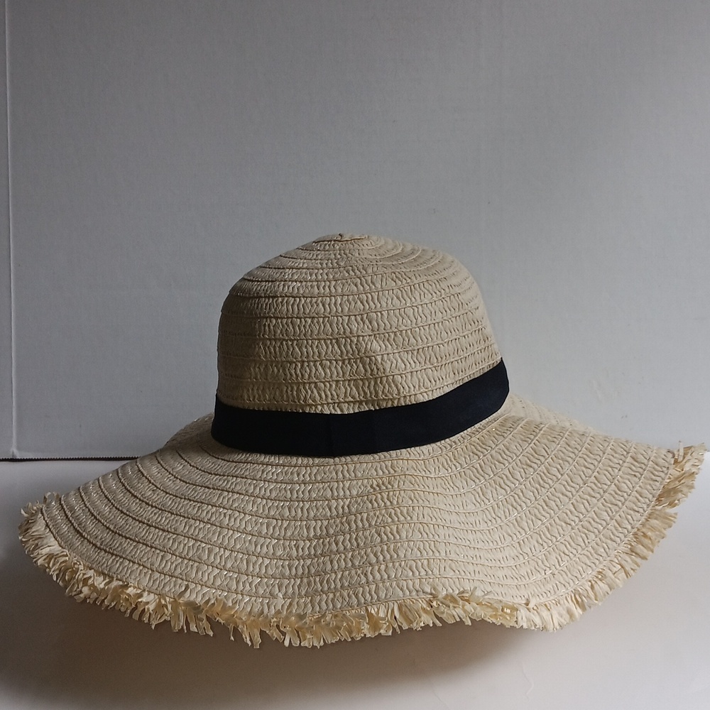 STYLISH SUMMER CREAM & BLACK HAT WITH FRINGE ON BRIM